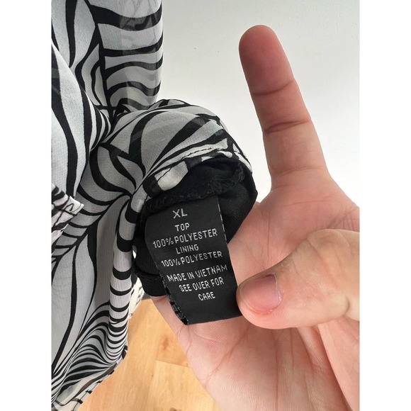 Ab Studios zebra floral print sleeveless blouse with back cutout - Picture 6 of 9